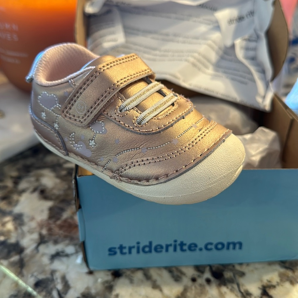 Stride Rite Adalyn Size 4 Metallic Pink